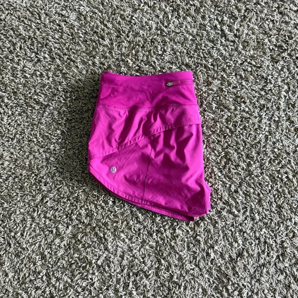 Lululemon Speed Up Shorts Low Rise 2.5” Ripened Raspberry Size 8 - Picture 2 of 4